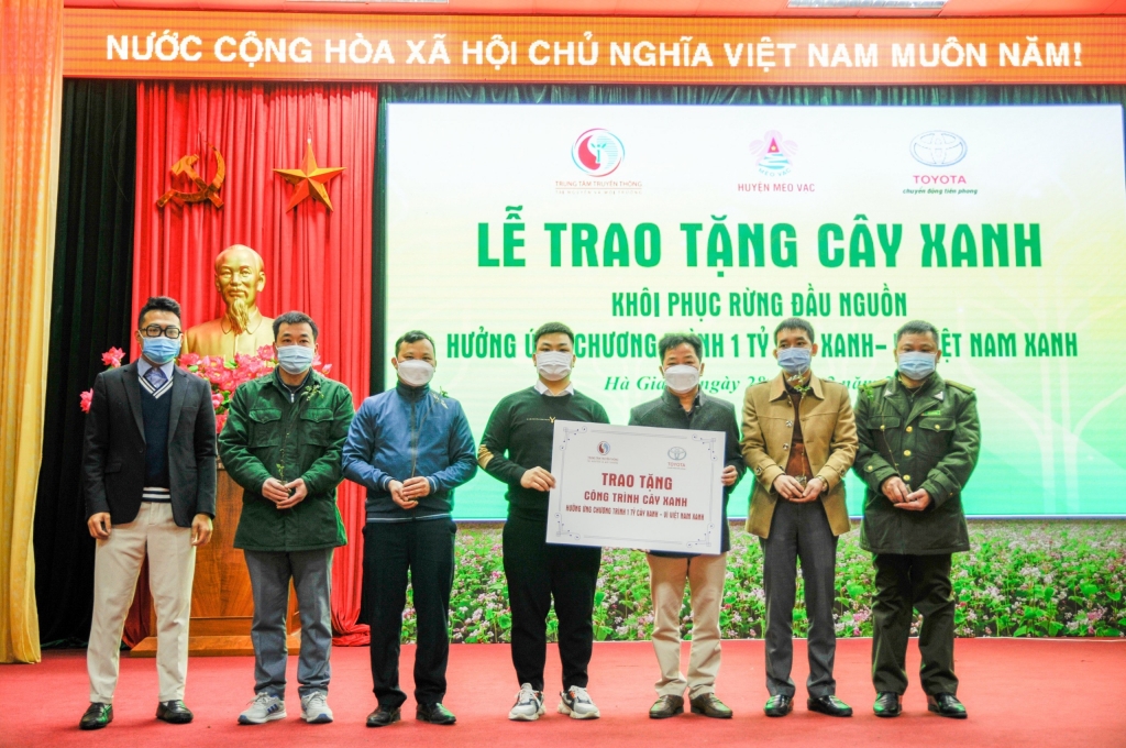 Plantation de milliers d arbres en écho au programme Un milliard d arbres - Pour un Vietnam vert